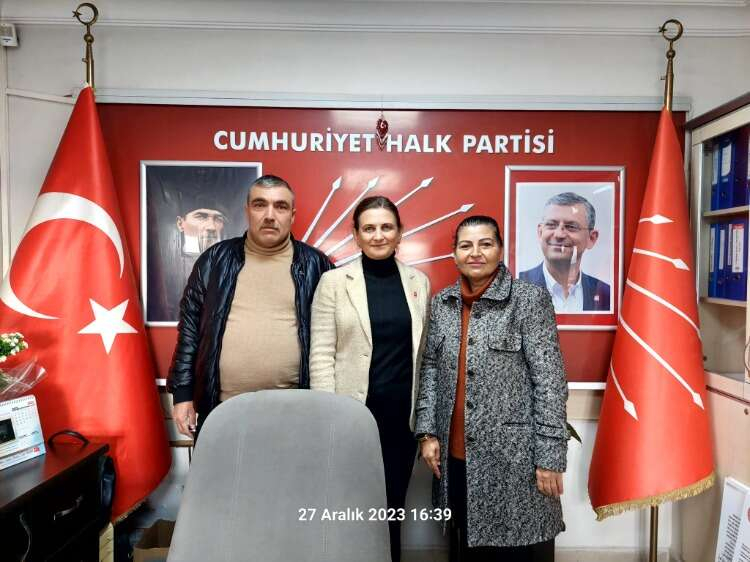 Emekliler Partisi Uşak İl Başkanı Tayfun Karagöz CHP Uşak İl Başkanı Sevinç Soyer Yazgan ile