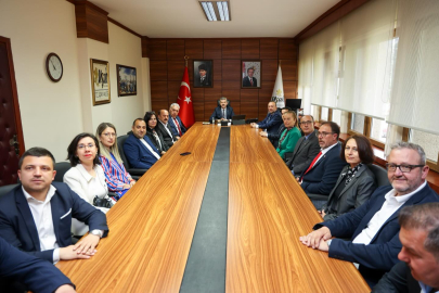 Uşak Belediye Başkanı Özkan Yalım ve Meclis üyeleri Vali Turan Ergün'ü ziyaret etti