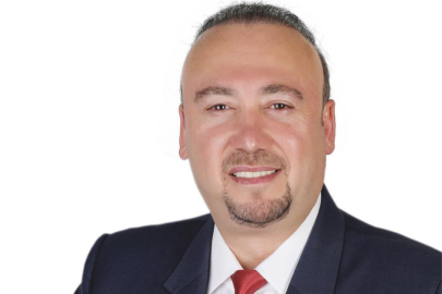 Özkan Yalım " tereddüt etmeden demokrasinin yanında saf tutan Türk Milleti'ni selamlıyoruz."