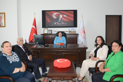 MHP EŞME TESKİLATI SELİN SARI'YA VEDA ZİYARETİ YAPTI