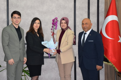 SİVASLI KAYMAKAMI AYŞEGÜL EFE'YE ÖĞRETMENLER GÜNÜ ZİYARETİ
