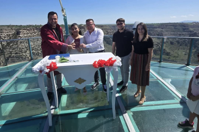 ULUBEY KANYONLARINDA Kİ CAM TERASTA NİKAH TÖRENİ
