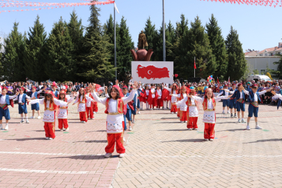 BANAZ'I 23 NİSAN COŞKUSU SARDI