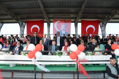 EŞME STADYUMUNDA 23 NİSAN COŞKUSU VARDI