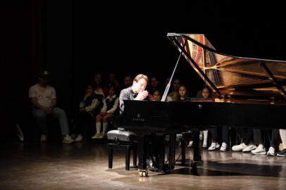 FAZIL SAY İKİ SEANSLIK UŞAK KONSERİNİ TAMAMLADI
