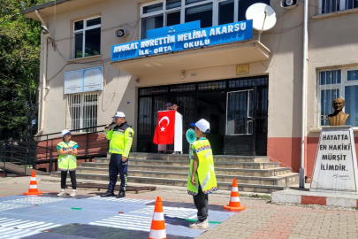 SİVASLI SELÇİKLER BELDESİNDEKİ TRAFİK HAFTASI KUTLAMALARINDA PROGRAM ZENGİNLİĞİ VARDI