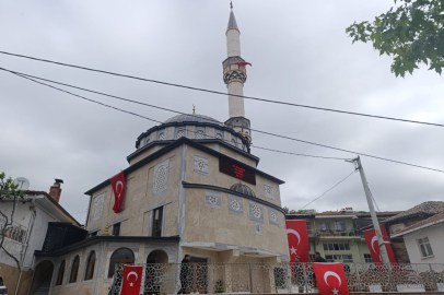 GÖRDES EVCİLER MERKEZ CAMİİ DUALAR VE MEHTERAN GÖSTERİSİYLE AÇILDI