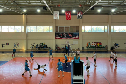 EŞME'DE KAYMAKAMLIK KUPASI VOLEYBOL TURNUVASI TAMAMLANDI