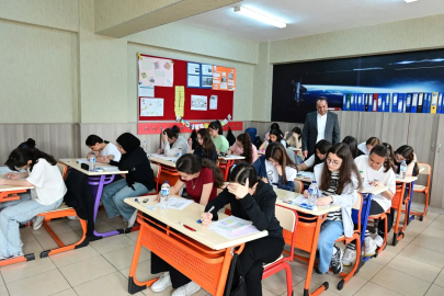 UŞAK'TA 700 ÖĞRENCİYLE LGS SİMÜLASYON SINAVI YAPILDI