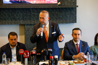 UŞAK BELEDİYE BAŞKANI ÖZKAN YALIM BASINLA BİRARAYA GELDİ