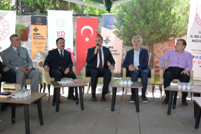 Uşak Öğretmen Akademileri 2024-2025 Kapanış Programını İskender Pala ile yaptı