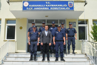 Karahallı Kaymakamı Alper Kırgıl Bayramlaşma için çalışan kamu personelini ziyaret etti