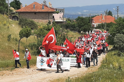 GEDİZ GÜRLEK KÖYÜ KEŞKEK ŞENLİĞİNDE BİR ARAYA GELDİ, “TAŞ OCAĞI KAPATILSIN” YÜRÜYÜŞÜ YAPTI