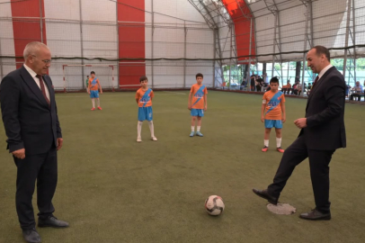 ÇETİN CEVİZ FUTBOL TURNUVASI YARI FİNAL MAÇINDA BAŞLAMA VURUŞU HALİL YÜCEL'DEN