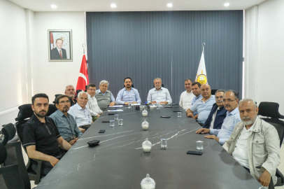 AK PARTİ'DE ESKİ BAŞKANLARLA İSTİŞARE YAPILDI