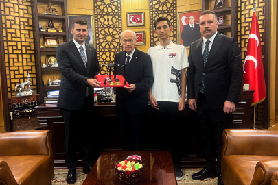 Gürkan Uğrasız "Ülkü Ocakları olarak "Türkhan" adlı İha ile ABD'de ki Fuara katılıyoruz