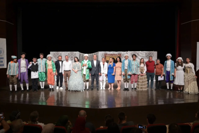 UŞAK FEN LİSESİ ÖĞRENCİLERİ TİYATRO SAHNELEDİ