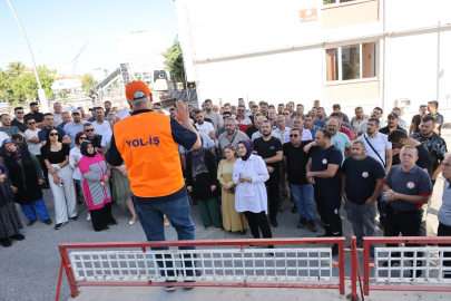 Uşak Yol-İş Sendikası öncülüğünde gerçekleşen gösteride, kamu işçileri haklarını aramak için meydanlara çıktı.