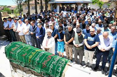 VALI NACİ AKTAŞ ABDULLAH ERTÜRK'ÜN CENAZESİNE KATILDI