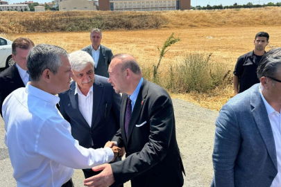 Uşak Belediye Başkanı Özkan Yalım Özgür Özel'in Silivri'de ki basın açıklamasına katıldı