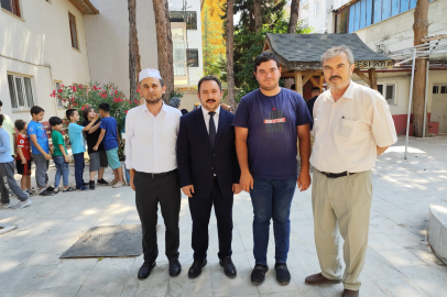 Uşak Kent Konseyi Başkanı İbrahim  Karadedeli Yaz kuran kurslarını ziyaret etti
