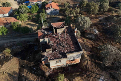 Uşak’ta devam eden yangının tahribatı gün ışığıyla ortaya çıktı
