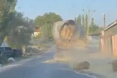 Saman yüklü kamyonun tehlikeli yolculuğu kamerada