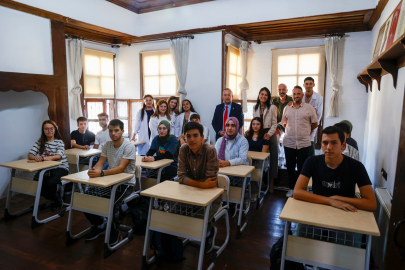 Uşak Belediye Başkanı Özkan Yalım Çağdaş Akademiyi ziyaret etti