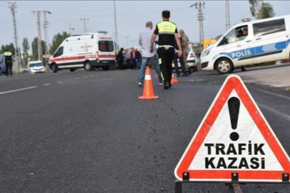 Uşak’ta iki otomobil çarpıştı: 3 yaralı