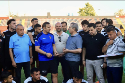ASKF UŞAK YÖNETİMİNDEN UŞAKSPOR'A BAKLAVA İKRAMI