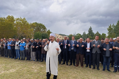 AKÇAALAN’DA YAPILAN YAĞMUR DUASI SONRASI YAĞMUR YAĞMASI İNSANLARI SEVİNCE BOĞDU