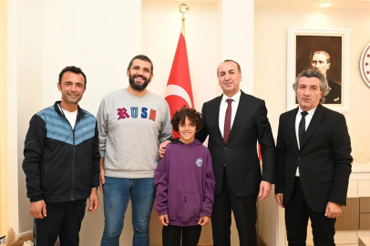 Uşak'da Genç Yazardan " Beni Neden Duymadın " Kitabı