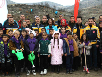 Uşak’ta Acil Sağlık Hizmetleri Haftası’nda fidanlar toprakla buluştu