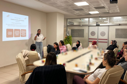 Uşak Eğitim ve Araştırma Hastanesinde Ücretsiz Gebe Okulu Eğitimleri