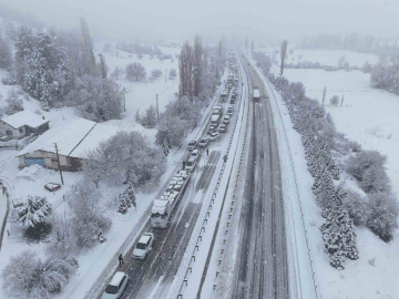 Uşak-Ankara karayolu 3 saat trafiğe kapandı