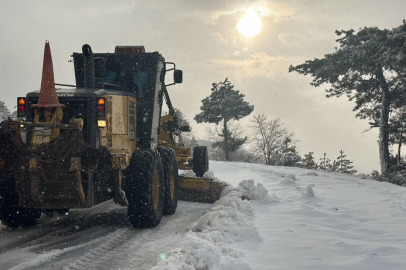 Banaz'ın Köylerinde İl Özel İdare Ekipleri Karla Mücadele Ediyor