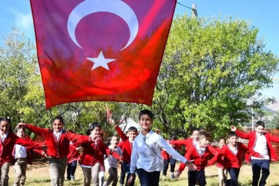 Okullarda İkinci Dönem "Bayrak Sevgisi" Temasıyla Başlayacak