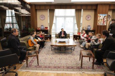 Vali Musa Işın, Halk Eğitim Merkezi Müzik Topluluğu öğrencilerini kabul etti
