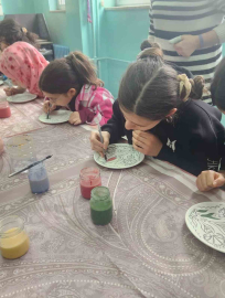 Öğrencilerden çini boyama etkinliği