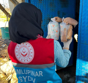 Dumlupınar SYDV ihtiyaç sahibi 18 eve sıcak yemek ulaştırıyor