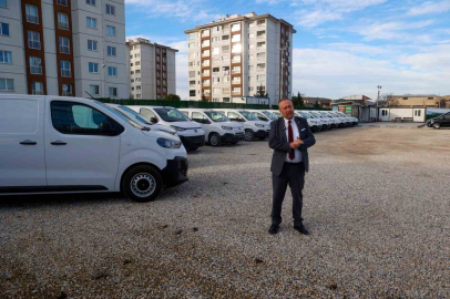 Uşak Belediyesi 14 tane yeni hizmet aracını bünyesine katarak araç filosunu genişletti