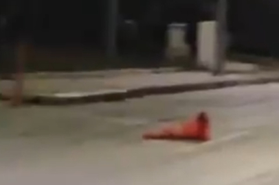 Şoför Eğitim Kursundan kalıp Ortaya Saçılan Trafik duba ve Konileri Tehlike Arz Ediyor