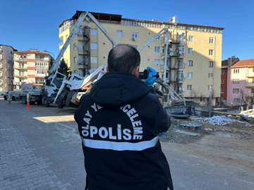 Uşak’ta beton pompası yan yattı: Altında kalan işçi hayatını kaybetti