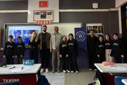 Uşak Üniversitesi Öğrencilerinden Şefkat Ortaokulunda “Yapay Zeka Destekli Hikaye Oluşturma Etkinliği”