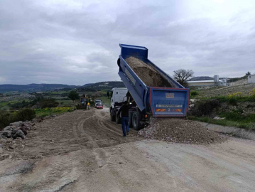 Selendi-Kula eski yolu yeniden trafiğe açıldı