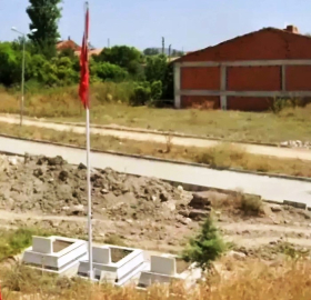 Emet’te inşaat ve yol arasında kalan şehit mezarları nakledildi