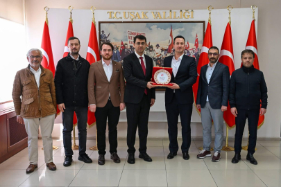 İlim Yayma Cemiyeti Uşak Heyeti Uşak Valisini Ziyaret etti.