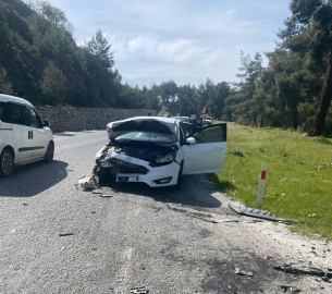 Manisa’da otomobiller çarpıştı: 4 kişi yaralandı