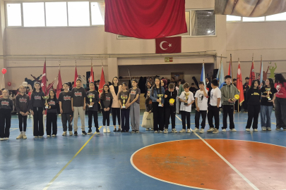 SİVASLI'DA Kİ 23 NİSAN KUTLAMALARI ŞÖLEN HAVASINDA YAPILDI