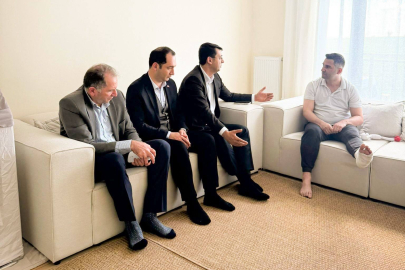 Uşak Valisi Yaralı Polis Memurunu Evinde Ziyaret etti